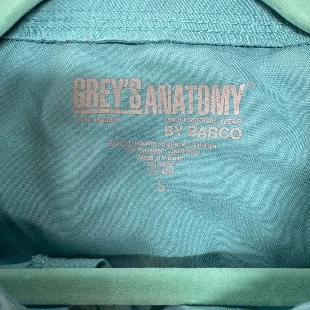 Grey’s Anatomy Scrub Top - Picture 3 of 9